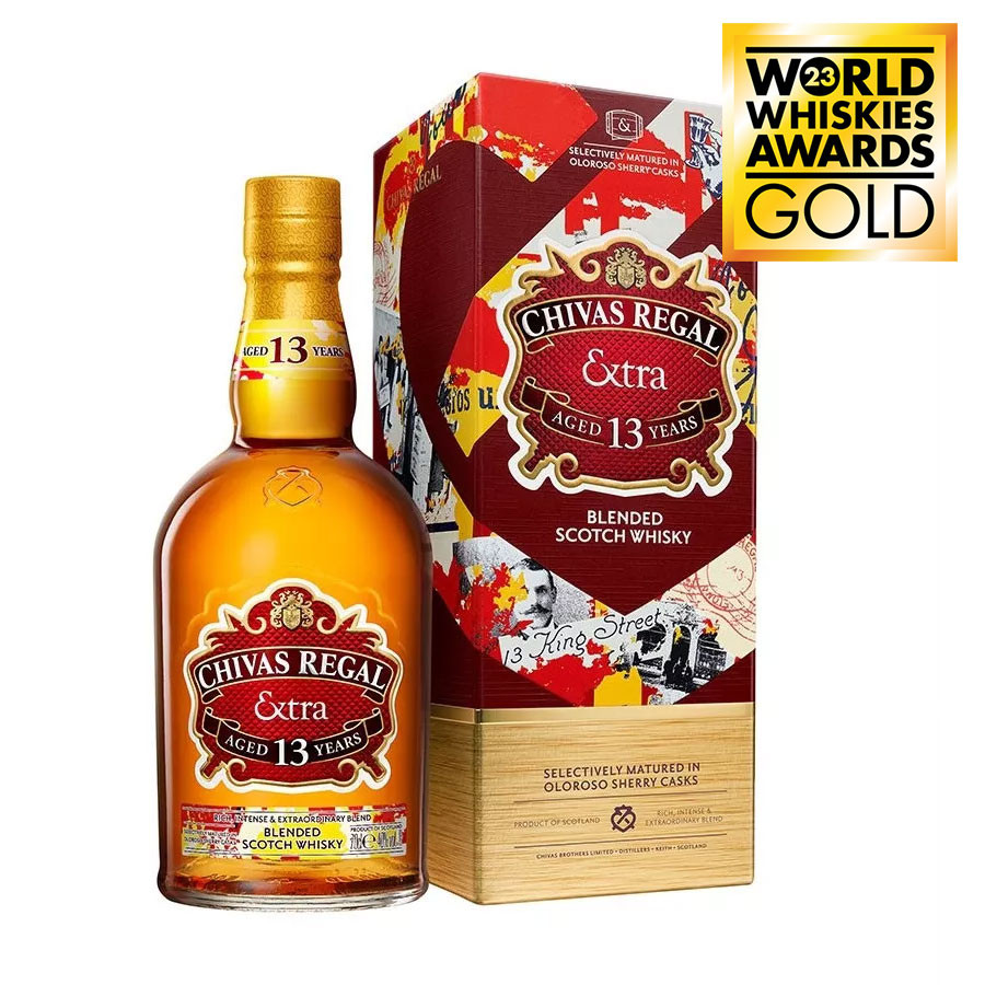 Whisky blended scotch 12 ans CHIVAS REGAL : le coffret bouteille de 70cL +  2 verres à Prix Carrefour