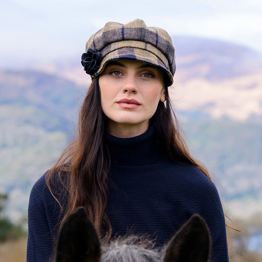 Mucros Weavers Navy and Camel Irish Tweed Cap - Irish Caps - Le Comptoir  Irlandais